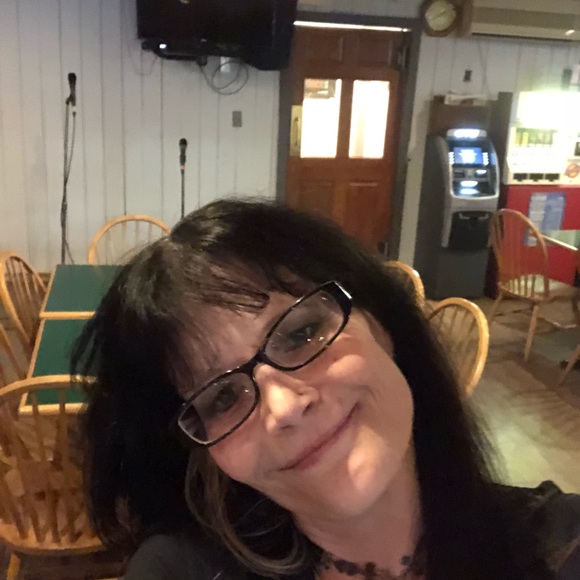 HI I’m Lisa POSH AMBASSADOR - Picture 2 of 7